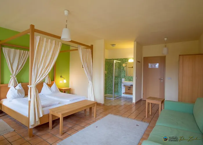 Ad Vineas Gaestehaus Nikolaihof-hotel Garni מלון